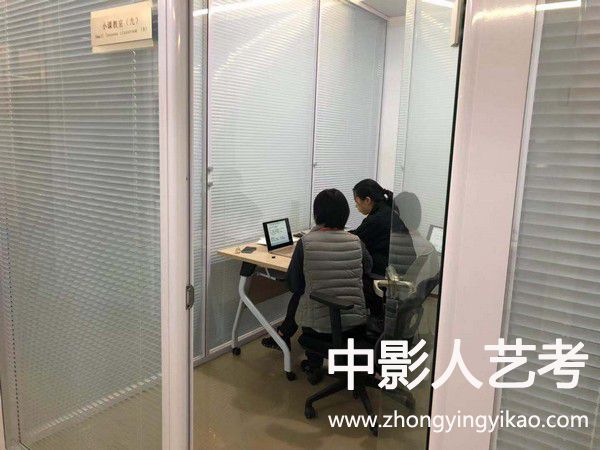 ��Ӱ��һ��һС�n