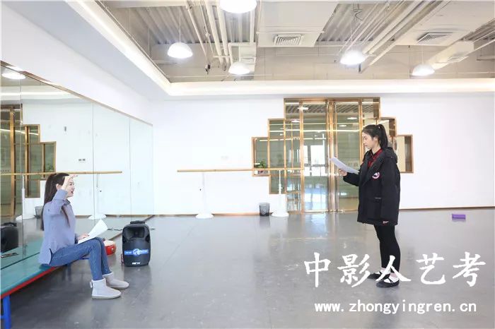 朗誦現(xiàn)代詩歌 640.webp (1).jpg