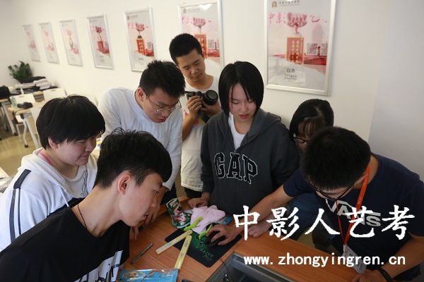 蒙太奇運(yùn)用