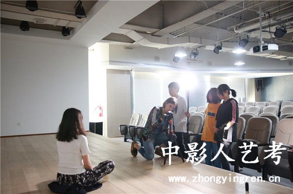 �����{��