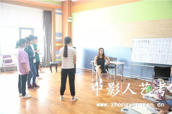 詩歌朗誦 7a410cf5e0fe9925a2d3539c38a85edf8fb17182.jpg