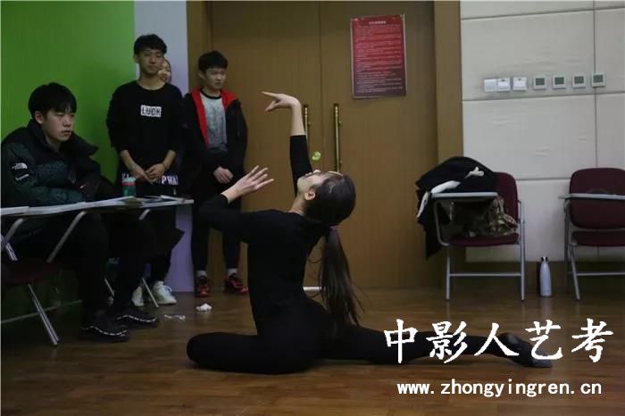 形體訓練 微信圖片_20181128173414.jpg