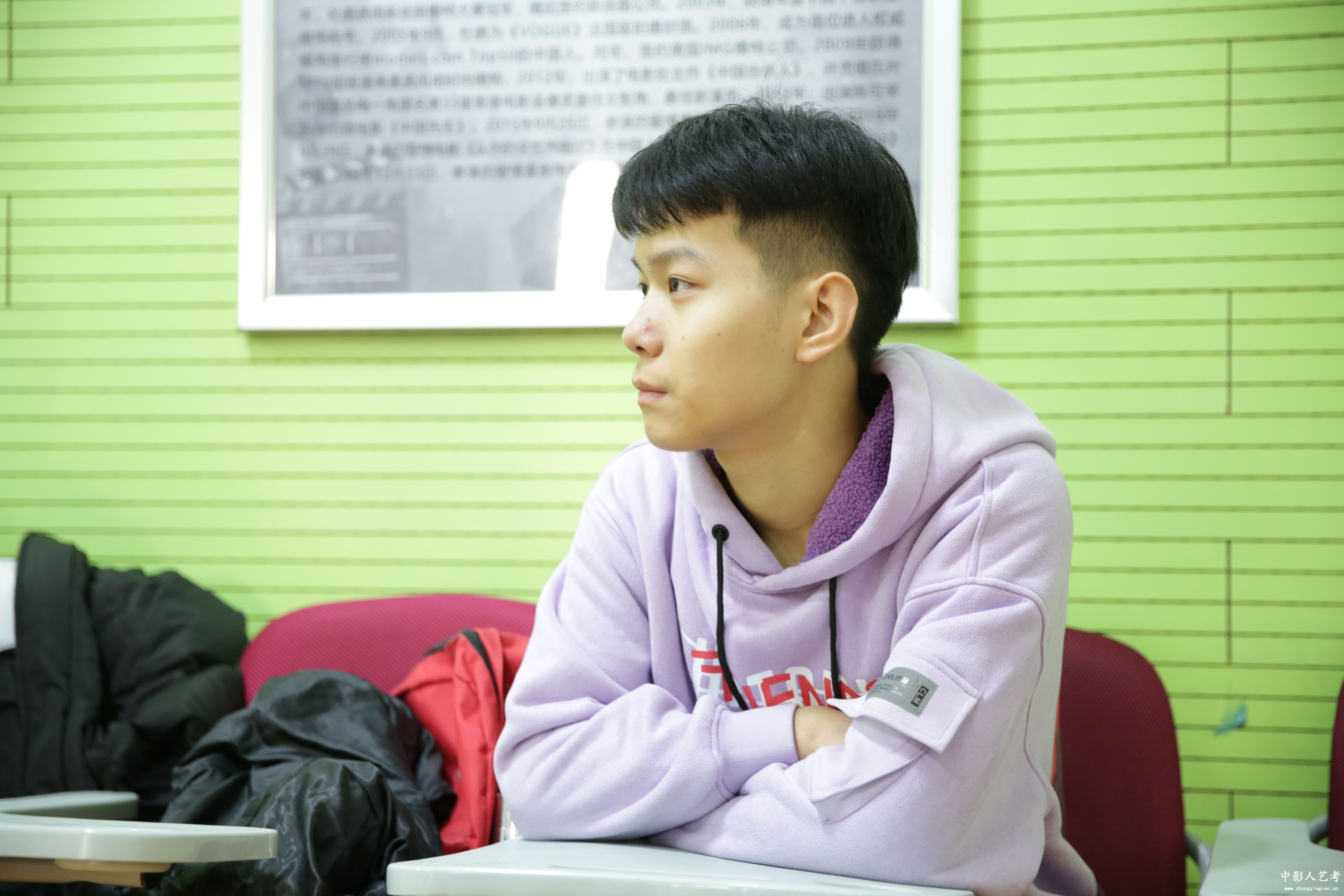 �����L��