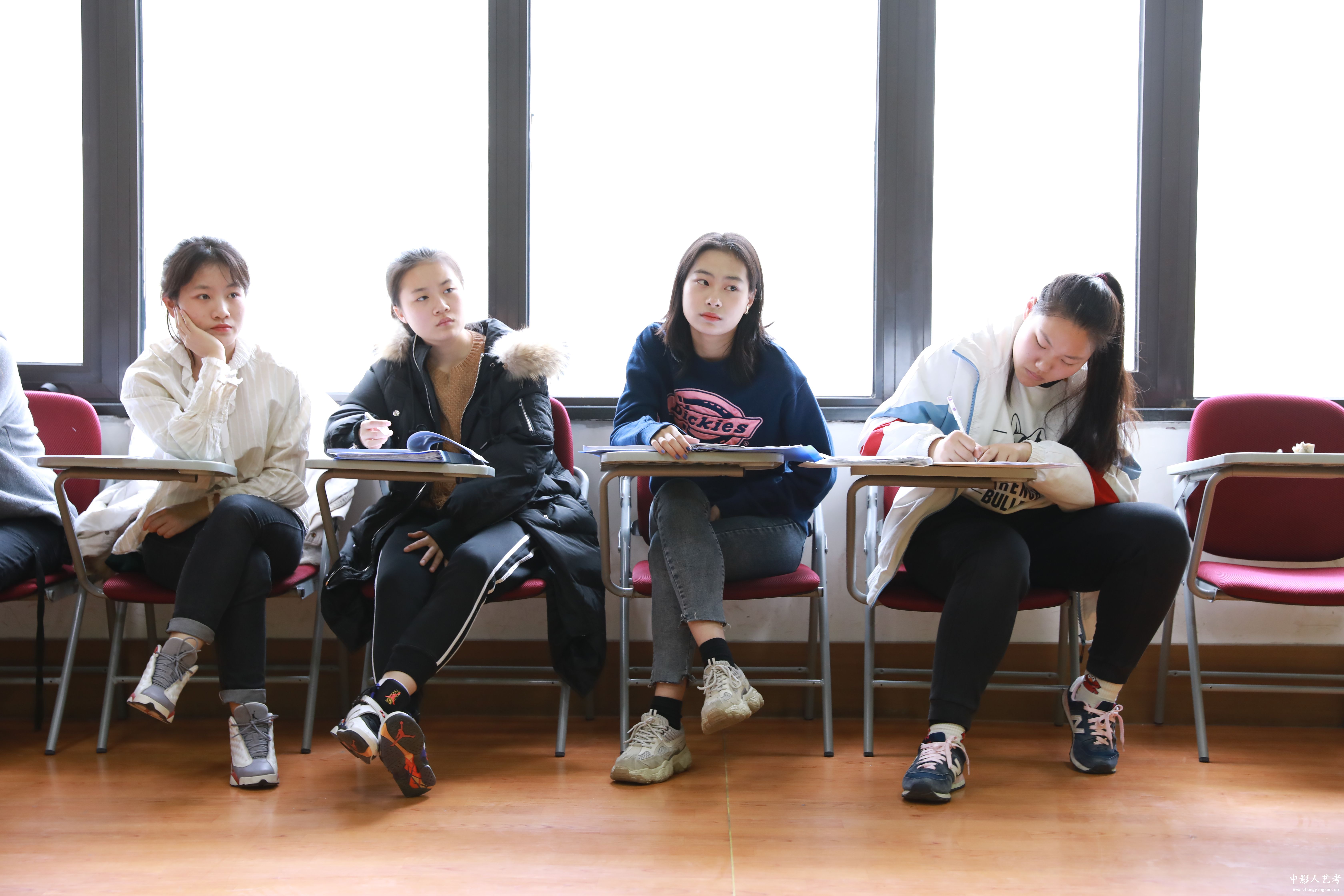 ���ݾ���