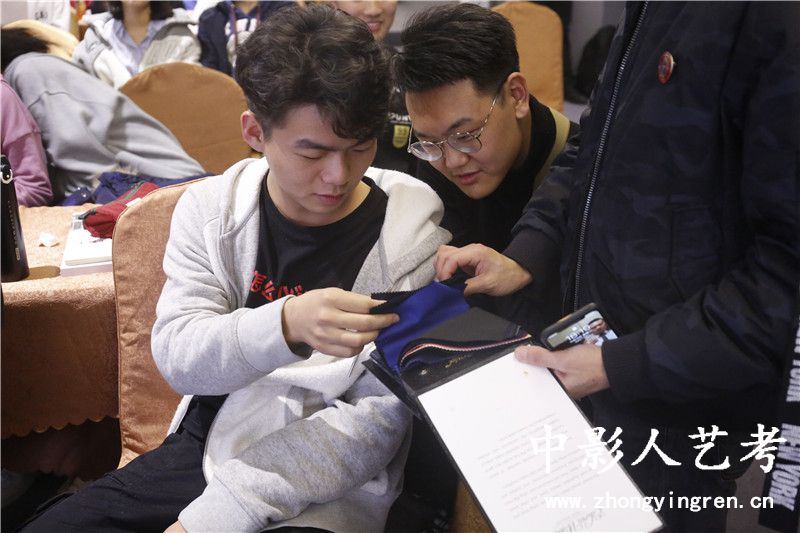 ����T�������C